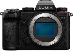 Фотоаппарат Panasonic Lumix DC-S5 Body Black (DC-S5EE-K)
