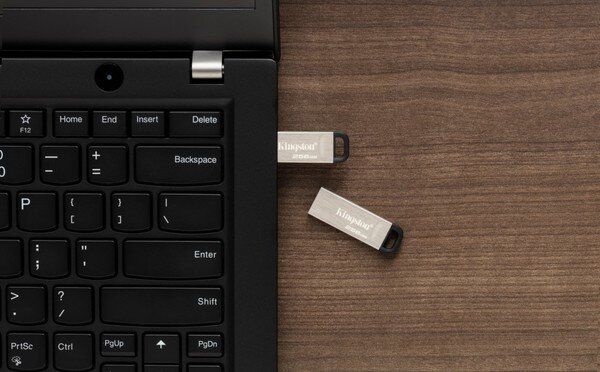 Флешка Kingston DT Kyson 128GB USB 3.2 Silver/Black (DTKN/128GB)