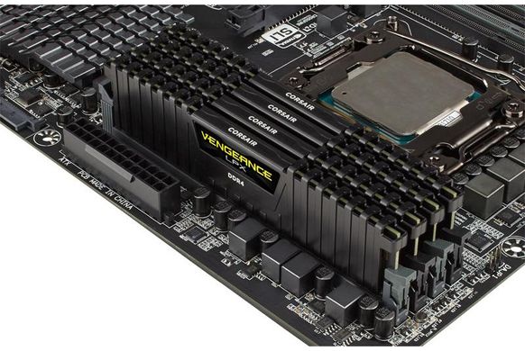 Оперативна пам'ять Corsair 16 GB (2x8GB) DDR4 3600 MHz Vengeance LPX Black (CMK16GX4M2Z3600C18)