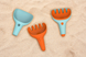 Игровой набор Quut Raki для песка и снега Голубой совочек + оранжевые грабельки (170723)