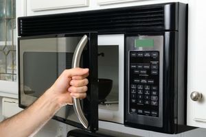 Обираєм мікрохвильовку: вбудована чи окремостояча Обираєм мікрохвильовку: вбудована чи окремостояча